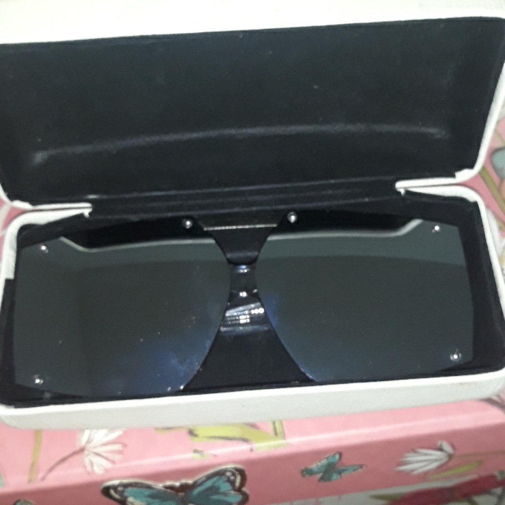 Versace sunglasses case - Picture 4 of 4